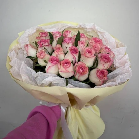 21 роза в сливочной упаковке